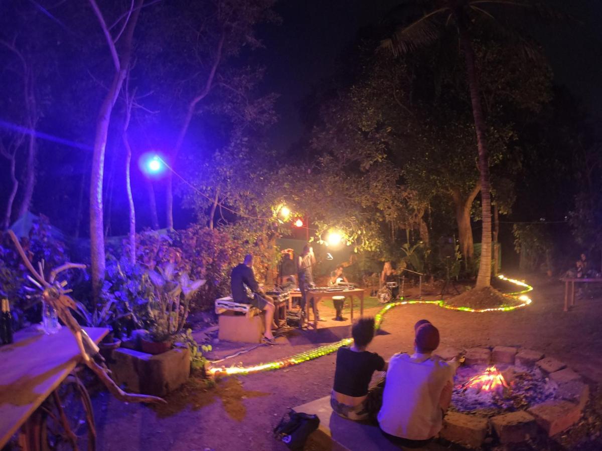Gaia Hostels Анжуна Экстерьер фото