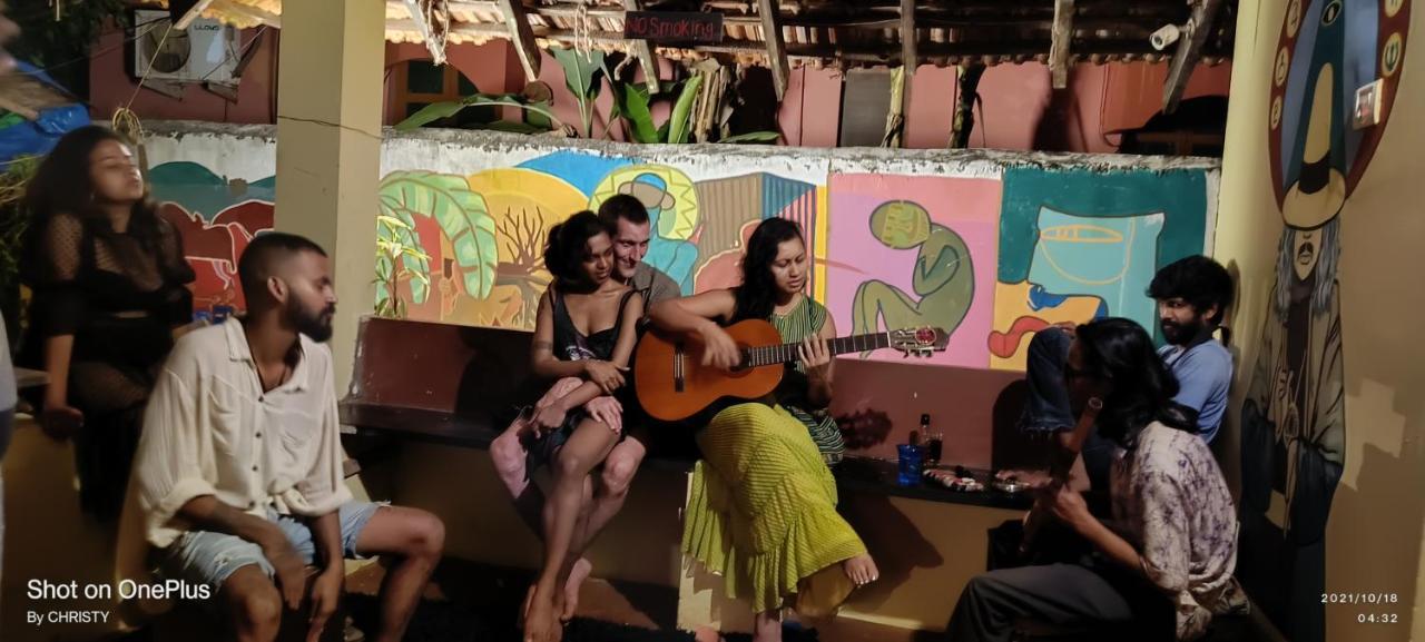 Gaia Hostels Анжуна Экстерьер фото