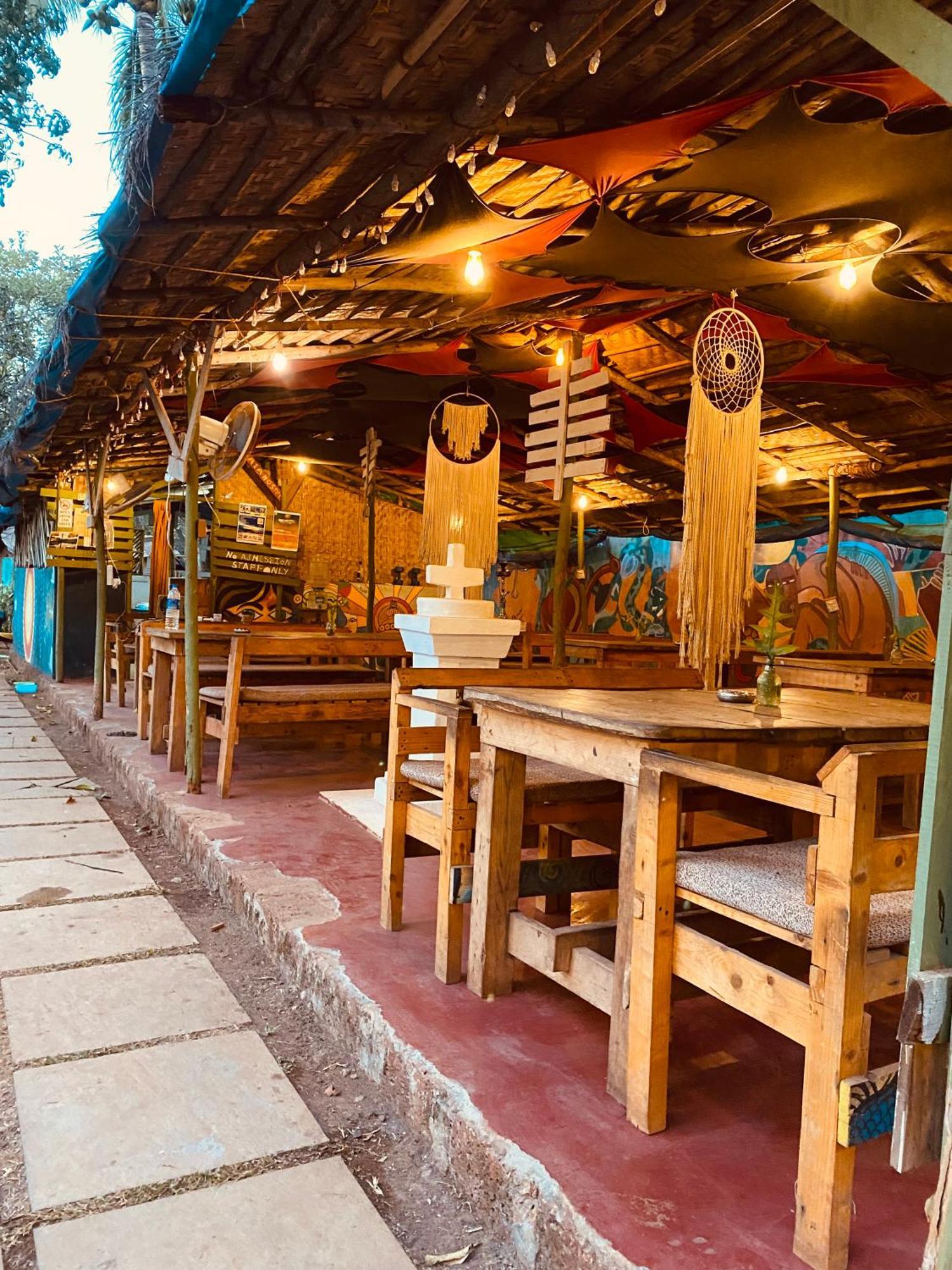 Gaia Hostels Анжуна Экстерьер фото